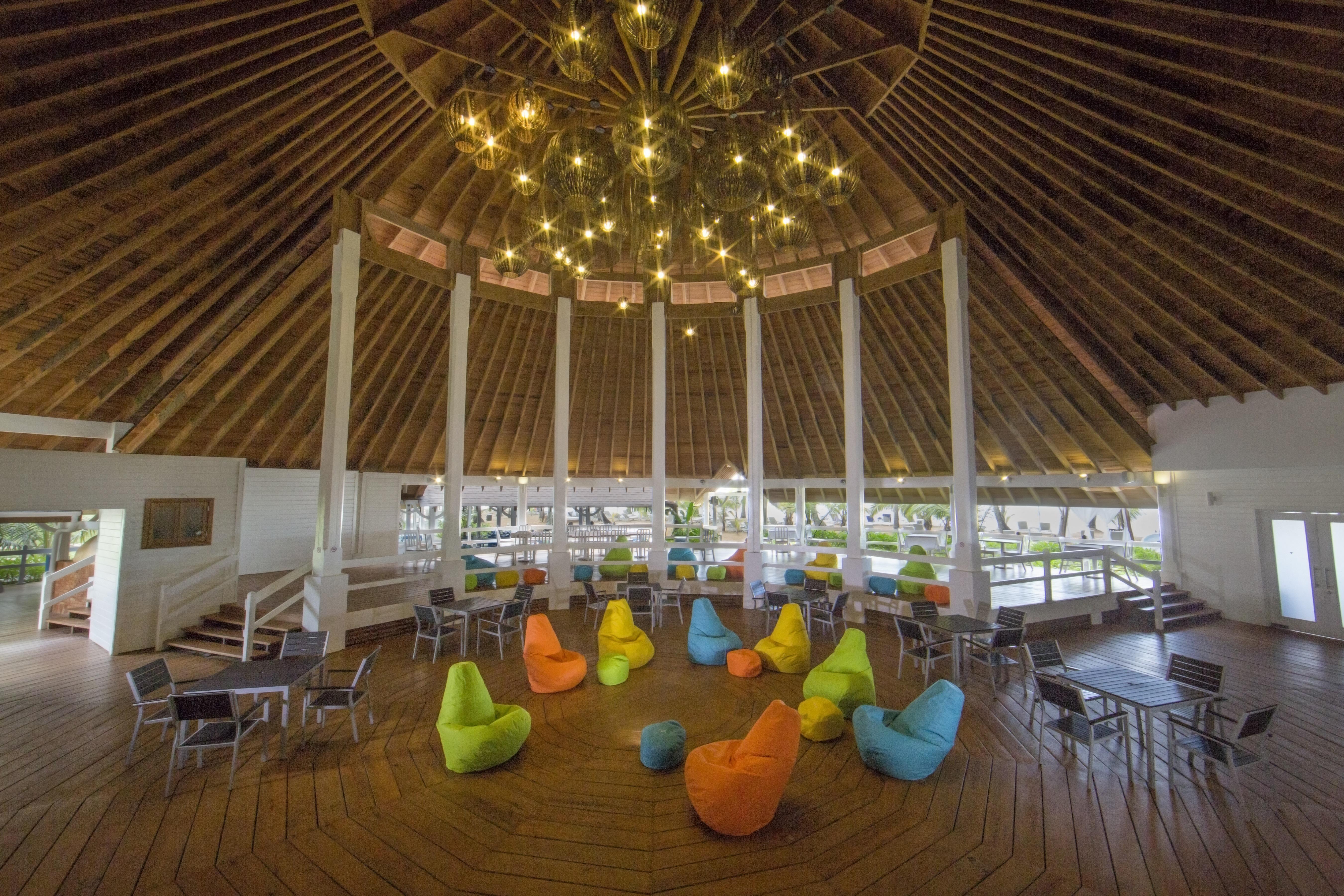 วีวา วินด์แฮม วี ซามานา - ออล-อินคลูซีฟ รีสอร์ต สำหรับผู้ใหญ่เท่านั้น Hotel ลาสแตร์เรนาส ภายนอก รูปภาพ The interior of the library